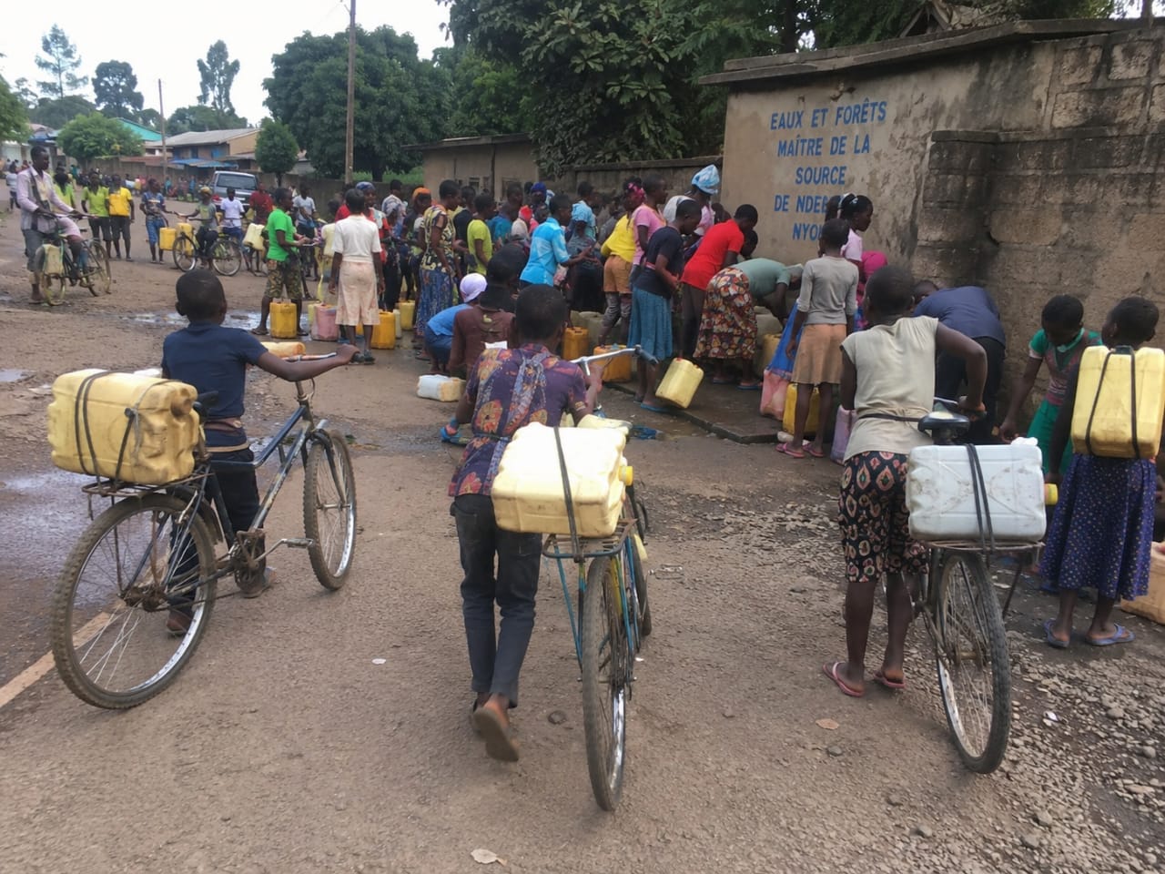 Pénurie d’eau potable à Kamanyola : l’ACEPKA appelle la population au calme et à la patience