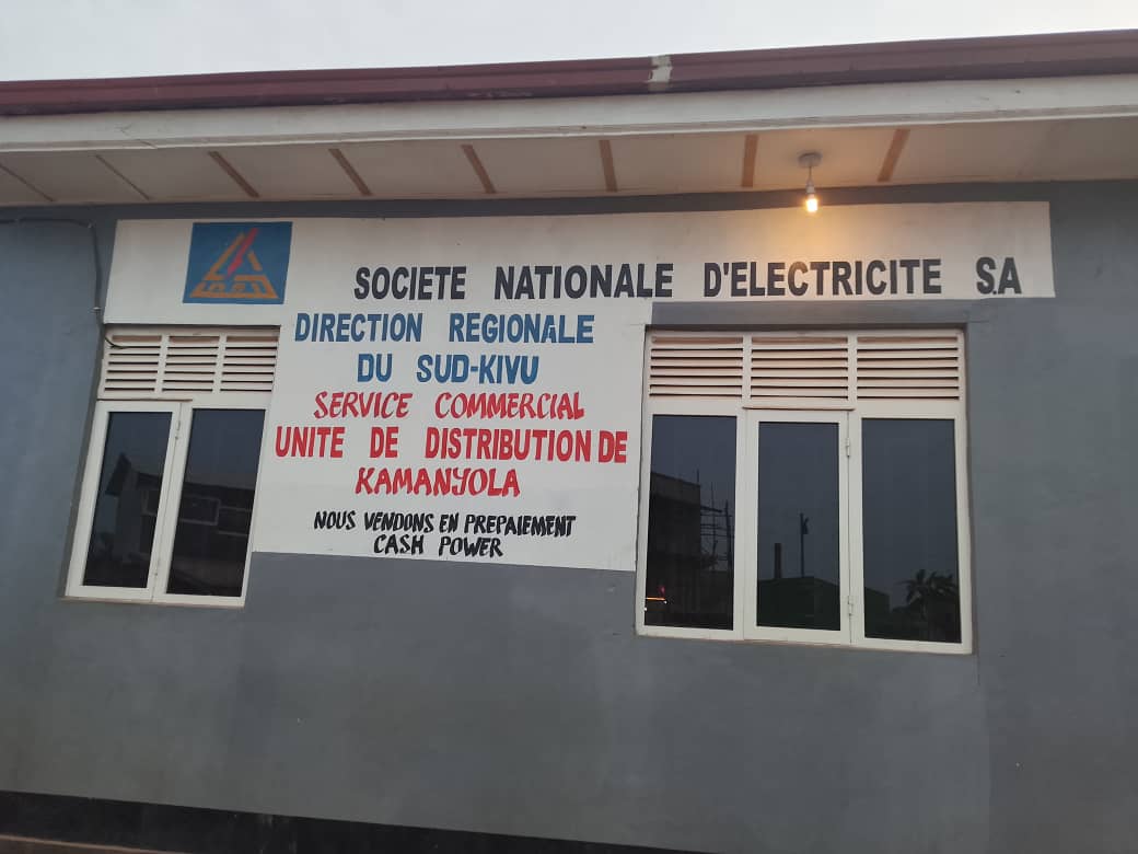 Kamanyola : la SNEL alerte sur les raccordements frauduleux qui menacent le réseau électrique.