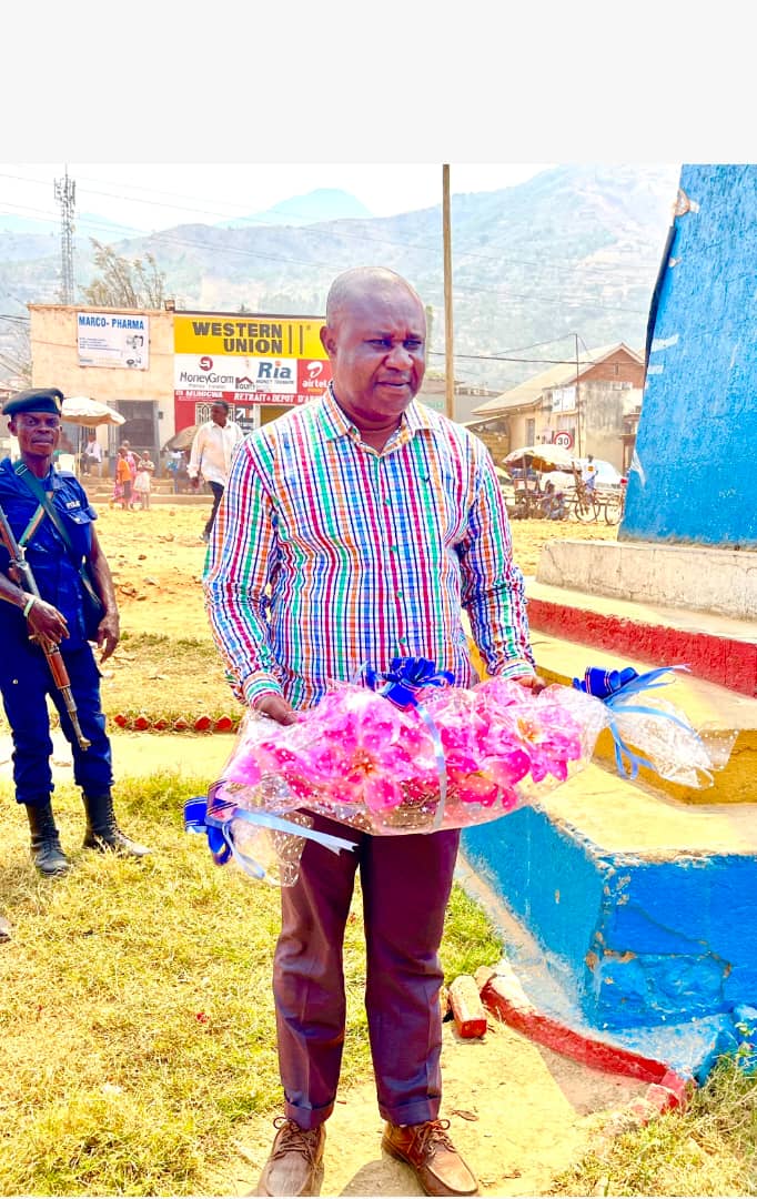 Sud-Kivu : l’administrateur de Fizi rend hommage aux victimes du Génocost au mémorial de Tengatenga