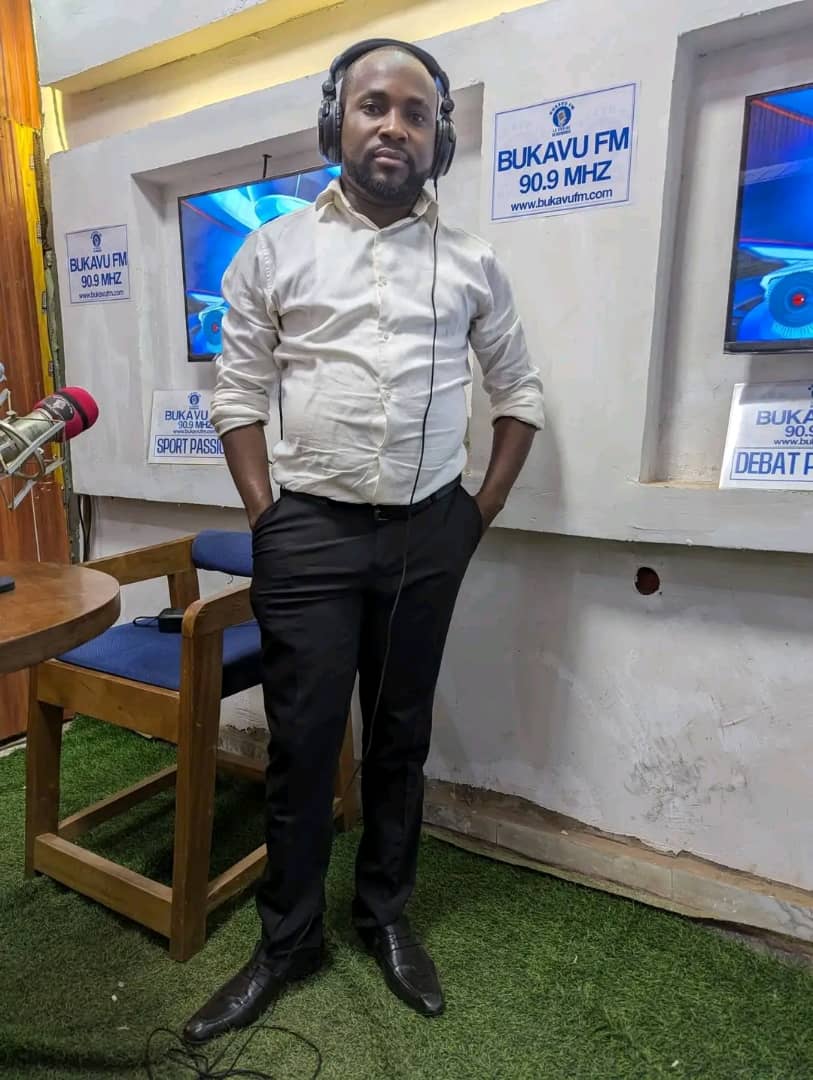 Sud-Kivu : l’UNPC et le CSAC sanctionnent Claude Kashonga et suspendent « Samedi Miracle »